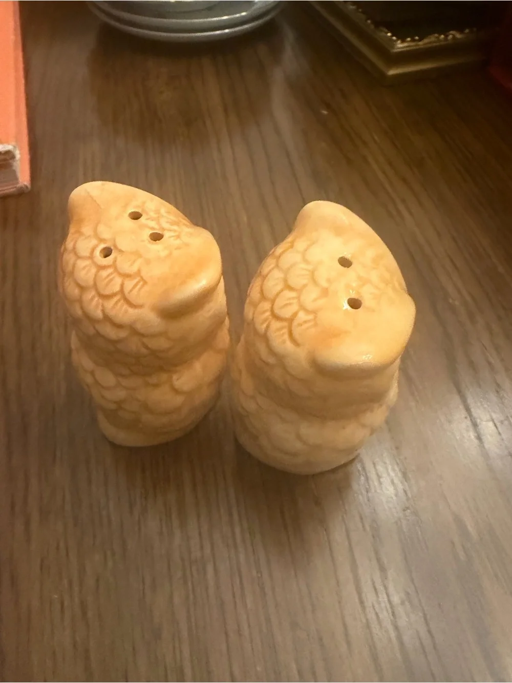 Ceramic Owl Salt and Pepper Shaker Set - Creamy yellowish. Grandmacore.